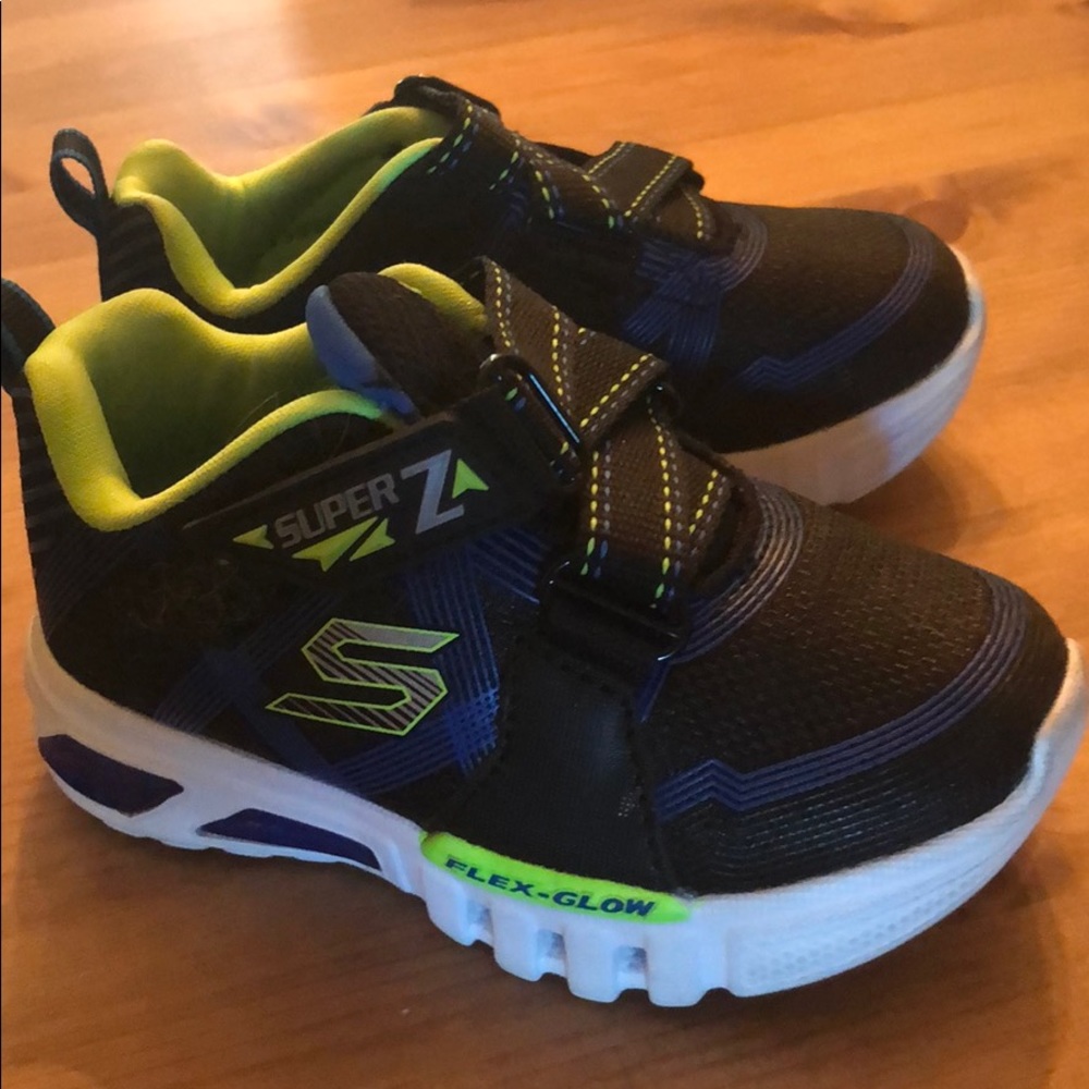 Toddler light up, lightly worn Sketcher sneakers